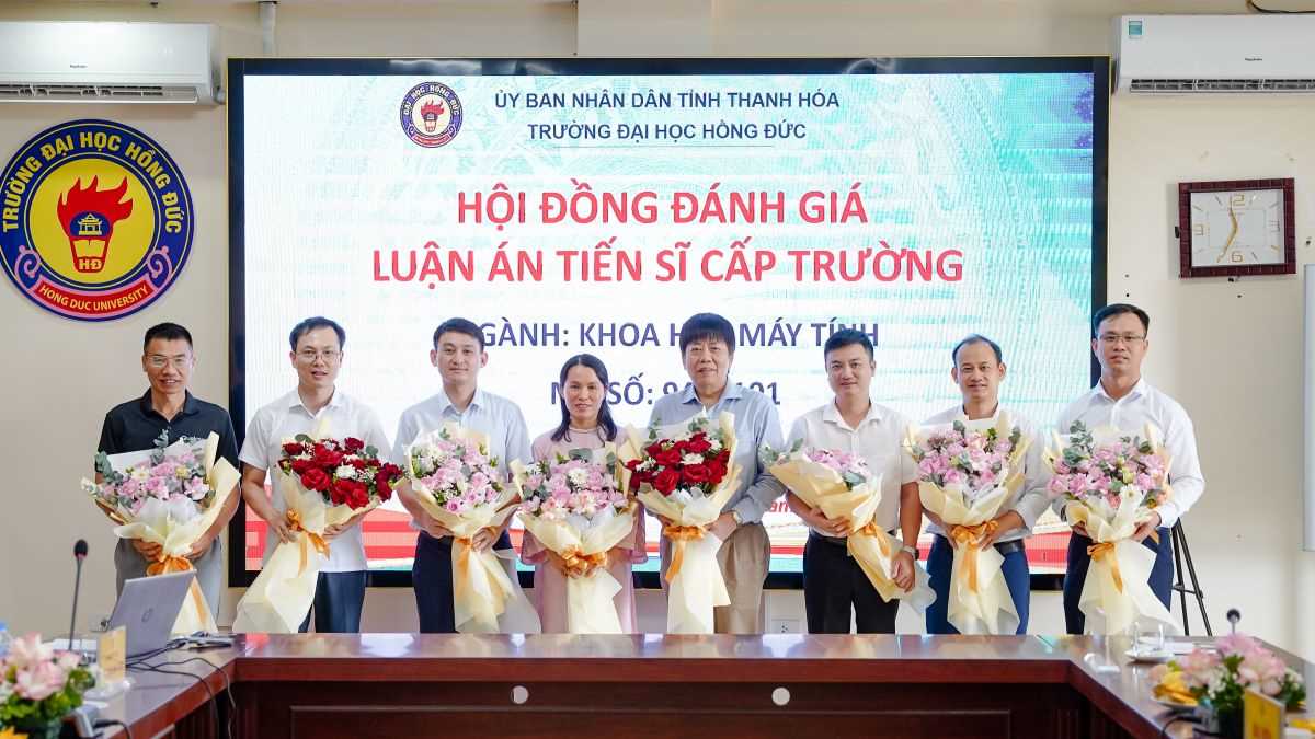 DẤU MỐC TRONG ĐÀO TẠO TIẾN SĨ CỦA KHOA KTCN&TT: BẢO VỆ LUẬN ÁN TIẾN SĨ NGÀNH KHOA HỌC MÁY TÍNH ĐẦU TIÊN